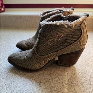 Naughty Monkey Boots Taupe Burlap boots women’s 7.5.